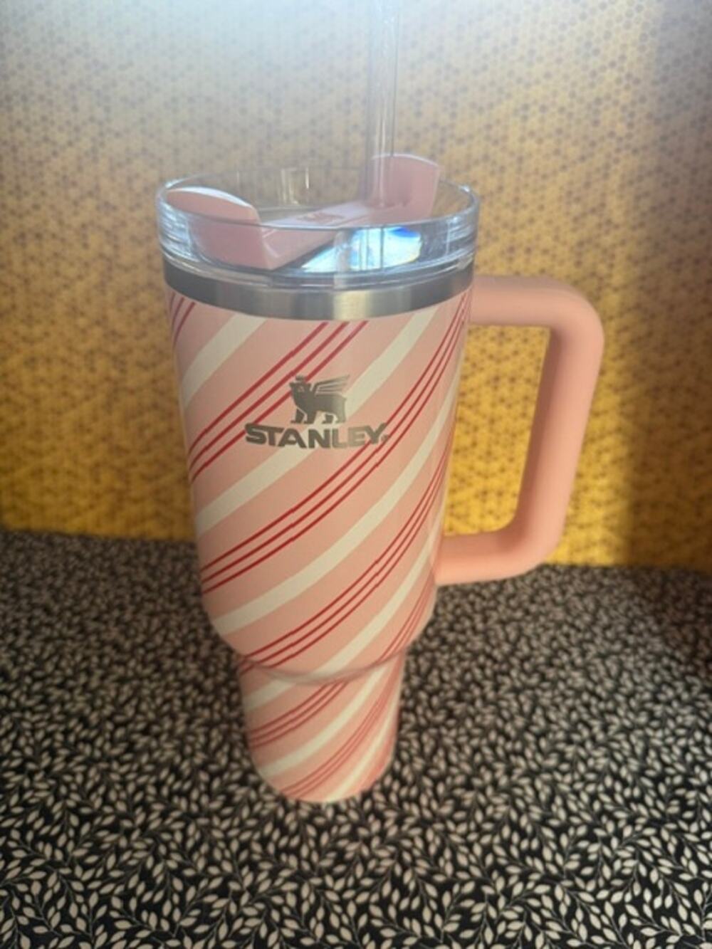 USED STANLEY QUENCHER H2.0 ( TUMBLER IN STRAWBERRY TWIST PINK CANDY CANE STRIPE